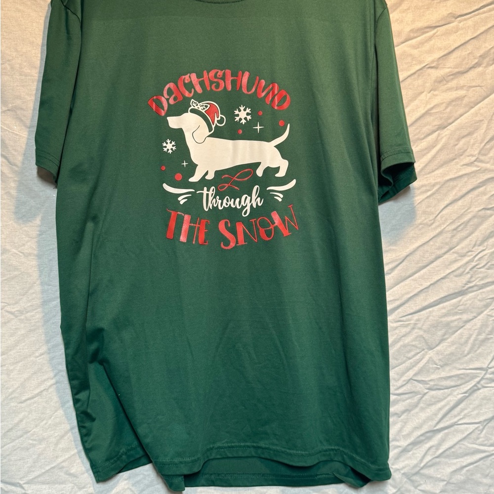Festive Green Dachshund Men's T-Shirt